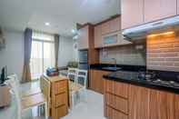 พื้นที่สาธารณะ Comfy 2BR Apartment at Pejaten Park By Travelio