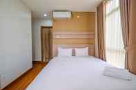 Kamar Tidur Comfy 2BR Apartment at Pejaten Park By Travelio