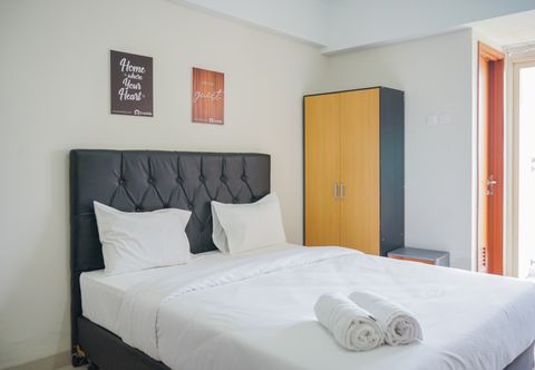 Kamar Tidur Studio Simply Minimalist at Green Park View Apartment By Travelio