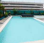 Swimming Pool 2 1BR Simply Pangeran Jayakarta Apartment By Travelio