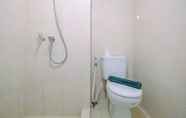 Toilet Kamar 2 Studio Functional and Minimalist Apartment at Springlake Summarecon By Travelio