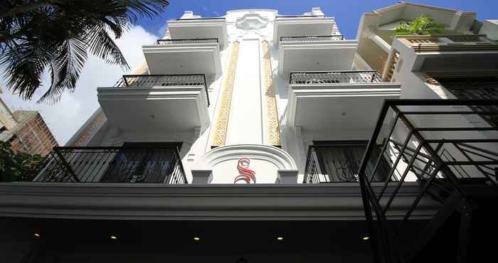 Bên ngoài The Scarlett Boutique Hotel