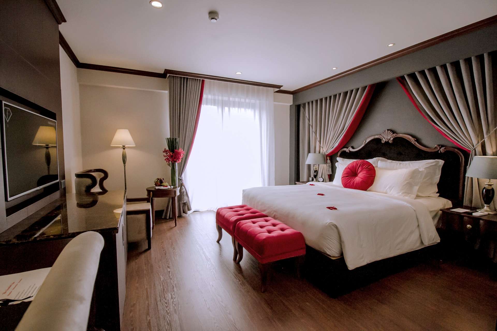 The Scarlett Boutique Hotel - khách sạn gần phố đi bộ Huế