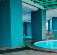 Kolam Renang 4 2BR Comfortable Green Central City Apartment By Travelio