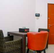 Ruang untuk Umum 3 2BR Comfortable Green Central City Apartment By Travelio