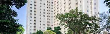 Kolam Renang 2 2BR Lavish Apartment at Educity Pakuwon By Travelio