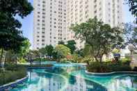 Kolam Renang 2BR Lavish Apartment at Educity Pakuwon By Travelio