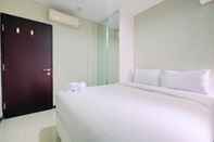 ห้องนอน 2BR Spacious and Comfy Nifarro Park Apartment By Travelio