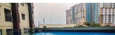 Swimming Pool 2 Minimalist Studio Apartment at Atria Residences with Pool View By Travelio