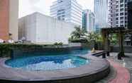 Kolam Renang 7 Homey and Modern Tamansari Semanggi 2BR Apartment By Travelio