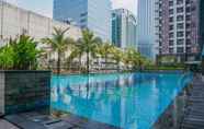 Kolam Renang 2 Homey and Modern Tamansari Semanggi 2BR Apartment By Travelio