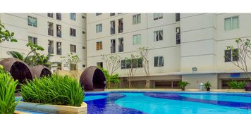 Kolam Renang 3 Fully Furnished and Cozy 2BR at Bassura City Apartment By Travelio
