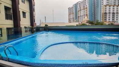 Hồ bơi 4 Best Studio Apartment at Atria Residence near Mall By Travelio