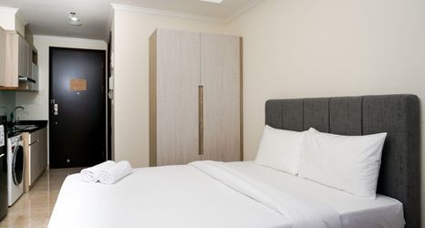 Kamar Tidur 2 Studio Trendy at Menteng Park Apartment By Travelio