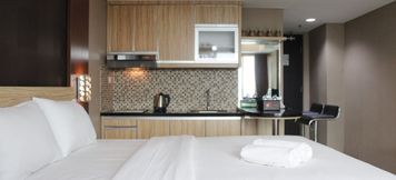 Bilik Tidur 5 Deluxe Studio room at La Grande Tamansari Apartment By Travelio
