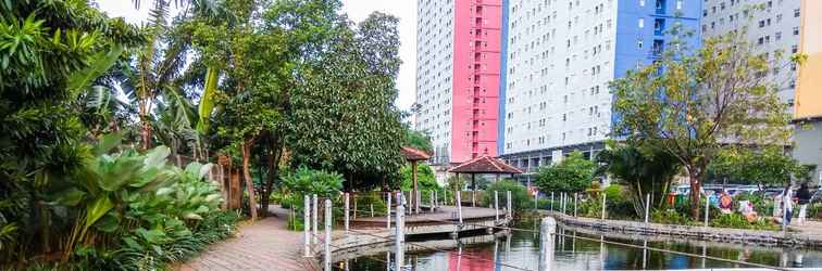 Lobby Studio Stylish and Convenient Green Pramuka Apartment By Travelio