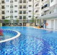 Swimming Pool 2 Studio Cozy Apartment at Signature Park Grande By Travelio