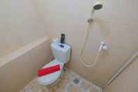 In-room Bathroom Emerald 2BR Apartment Gading Nias By Travelio