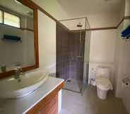 Toilet Kamar 5 Chaithalay Khanom Resort