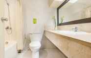 Toilet Kamar 3 Spring Hotel 