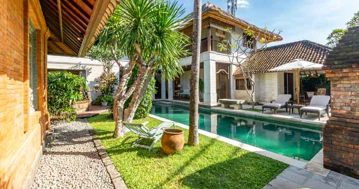 Swimming Pool Villa Angsa Four-Bedroom by Nakula