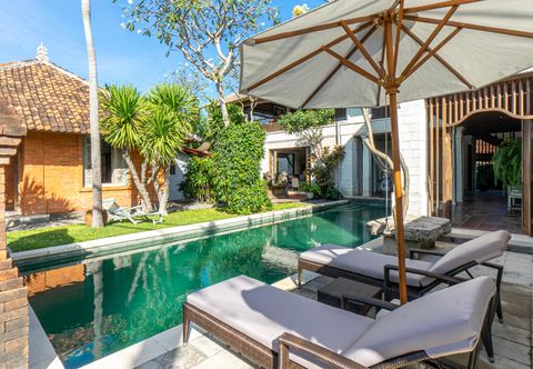 Swimming Pool Villa Angsa by Nakula