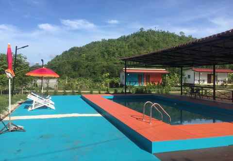Kolam Renang Taakradan Valley Resort