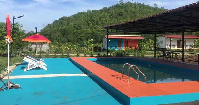 สระว่ายน้ำ Taakradan Valley Resort