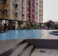 Kolam Renang 4 Cozy and Minimalist 2BR Apartment at Casablanca East Residence By Travelio