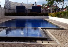 수영장 3 Minimalist and Fully Furnished Studio at Tifolia Apartment By Travelio