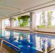 Kolam Renang 4 Cozy Studio at H Residence Apartment near MT Haryono By Travelio