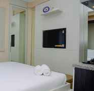 Bedroom 2 Comfy Studio Apartment at Green Pramuka with City View By Travelio