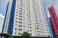 Exterior Comfy Studio Apartment at Green Pramuka with City View By Travelio