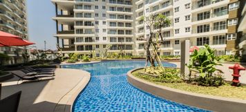 Swimming Pool 4 Spacious 2BR at Gateway Pasteur Apartment By Travelio