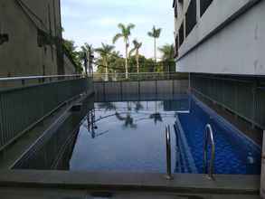 Kolam Renang 4 Pleasant Studio at Beverly Dago Apartment near ITB By Travelio