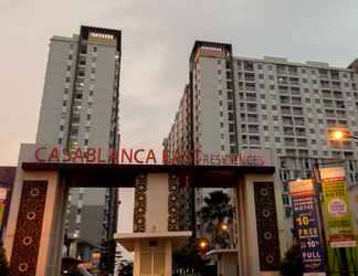 Bangunan 2 2BR Apartment at Casablanca East Residences with Pool View By Travelio