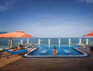 Swimming Pool 2 7. Seven Sea Hotel Da Nang