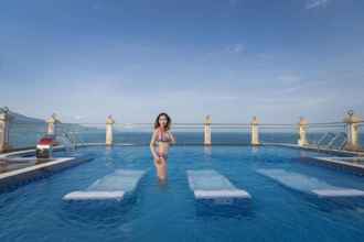 Swimming Pool 4 7. Seven Sea Hotel Da Nang