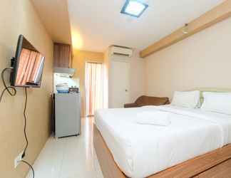 Kamar Tidur 2 Clean and Comfortable Studio Green Palace Kalibata Apartment By Travelio