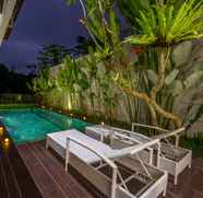 Swimming Pool 2 Villa Gamelan 