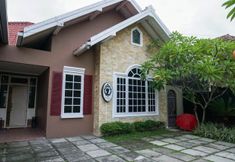 Lobby 7 Warm and Cozy Tamu Ibu Guest House with Pool