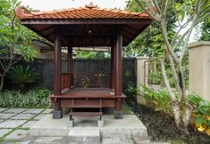 Common Space 6 Warm and Cozy Tamu Ibu Guest House with Pool