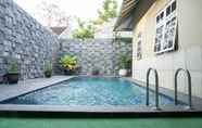 Kolam Renang 3 Warm and Cozy Tamu Ibu Guest House with Pool