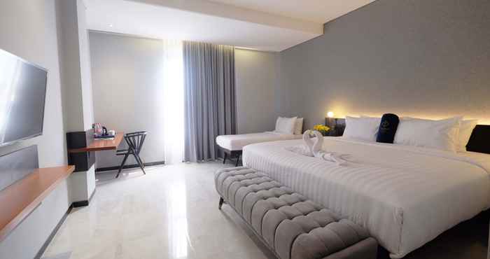 Bedroom Hotel Youstay Semarang by Sinergi