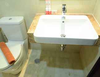 Toilet Kamar 2 Exclusive and Modern Studio at Menteng Park Apartment By Travelio