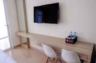 Common Space New Furnished and Simple Studio Menteng Park Apartment By Travelio 