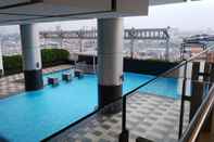 Swimming Pool Homey 2BR Cosmo Terrace Apartment with Direct Access to Thamrin City Mall By Travelio