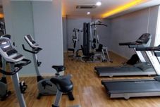 피트니스 센터 Minimalist & Clean 2BR Bassura City Apartment By Travelio