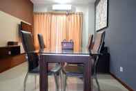 Ruang Umum Cozy and Comfy 2BR Apartment at Thamrin Residence near to Sudirman By Travelio