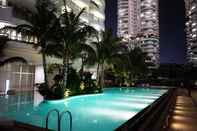 Swimming Pool Homey 3BR The Royale Springhill Apartment near JIEXPO/PRJ Kemayoran By Travelio